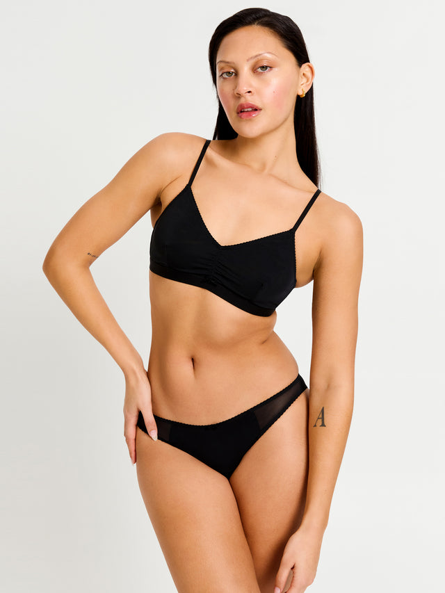 INBENANRBW_MB_Intimates_Bianca_Bralette_Noir_Black _46_Model_Hailey_10-S.jpg